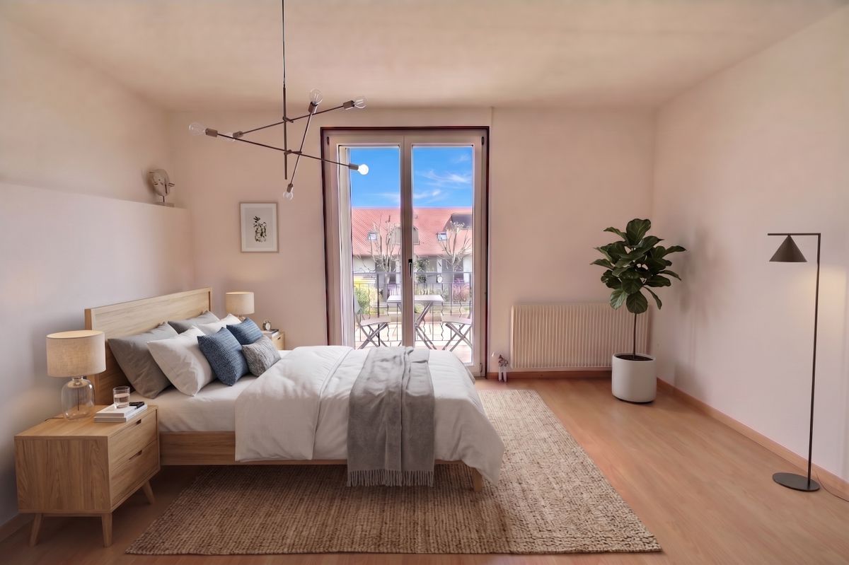 Helles Schlafzimmer mit Balkonzugang