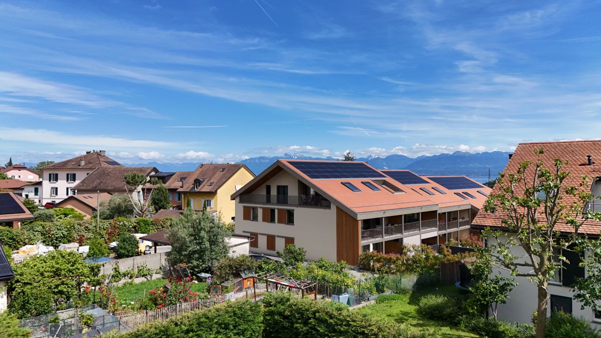 Wohnviertel mit Blick auf Berge