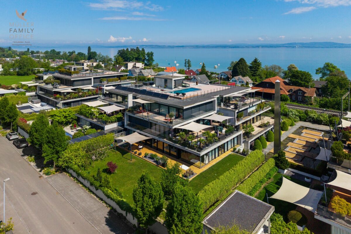 Luxuriöse Seevilla mit Dachterrassen und Pool