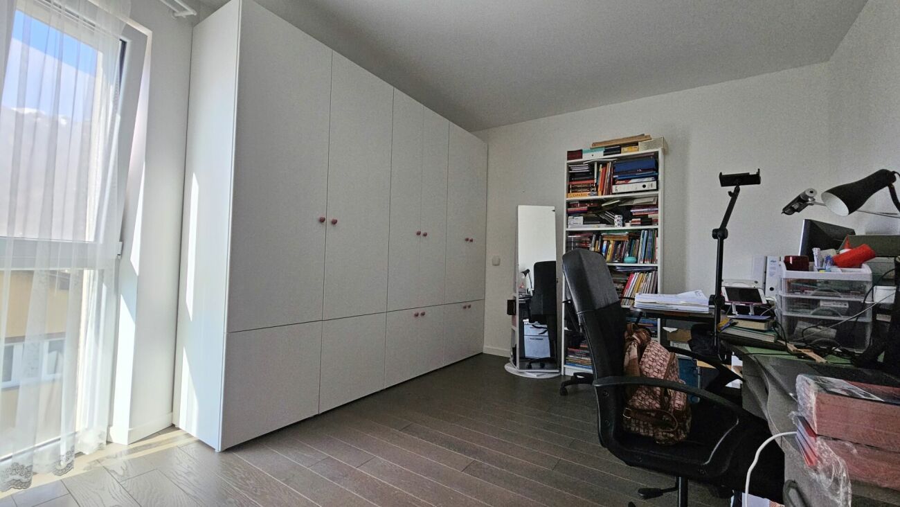 Arbeitszimmer mit Einbauschränken