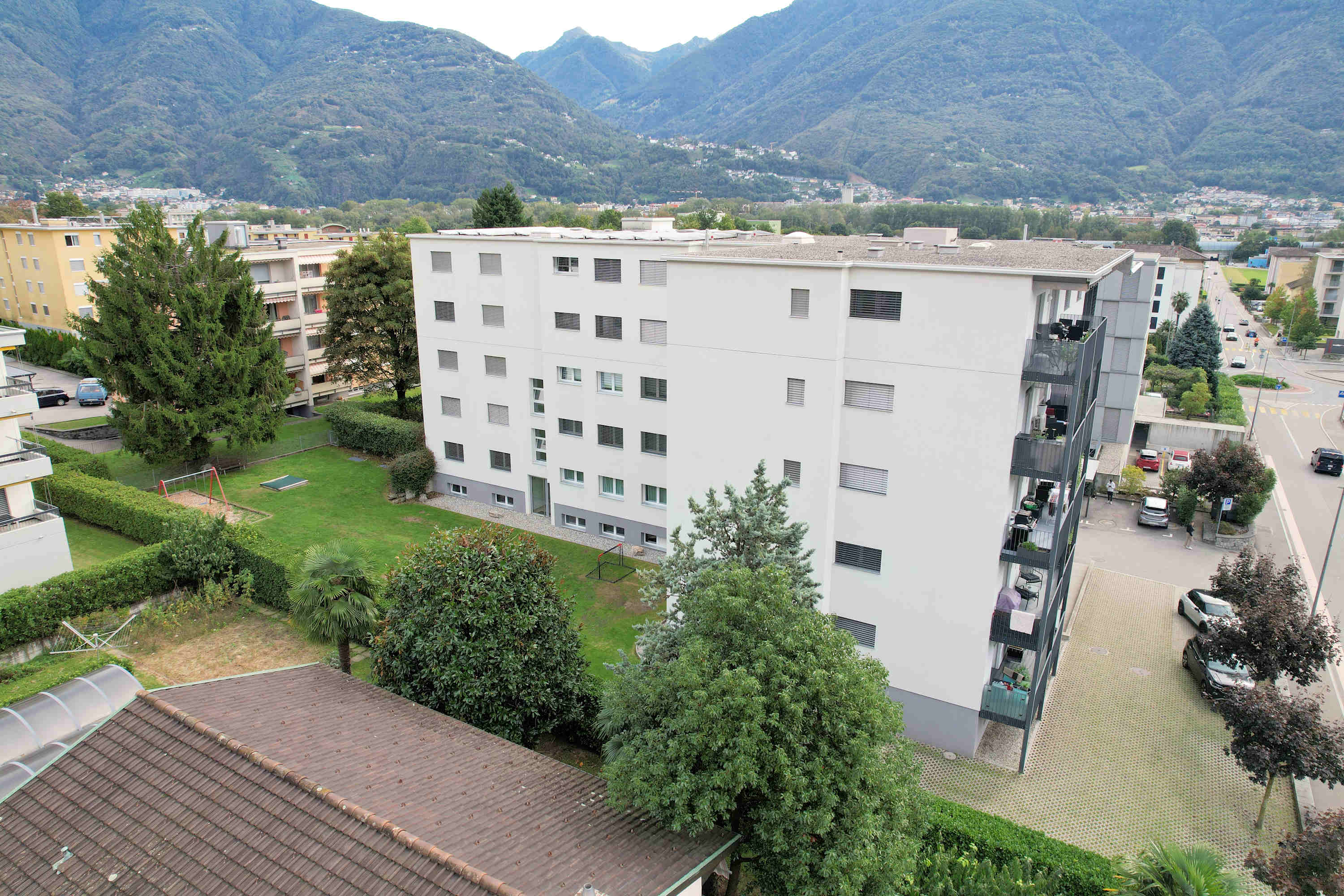 Wohnanlage mit Bergblick