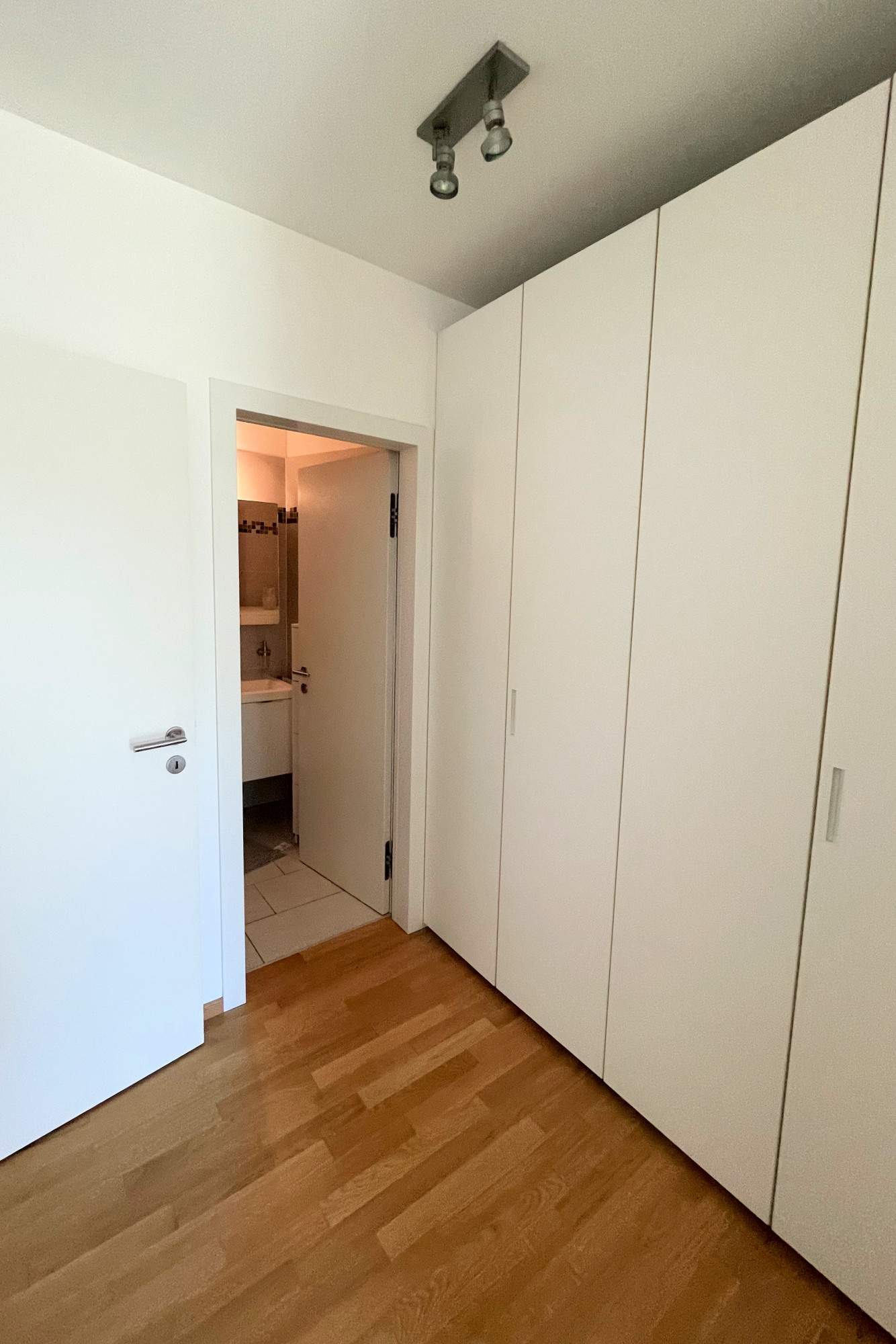 Flur mit Einbauschränken