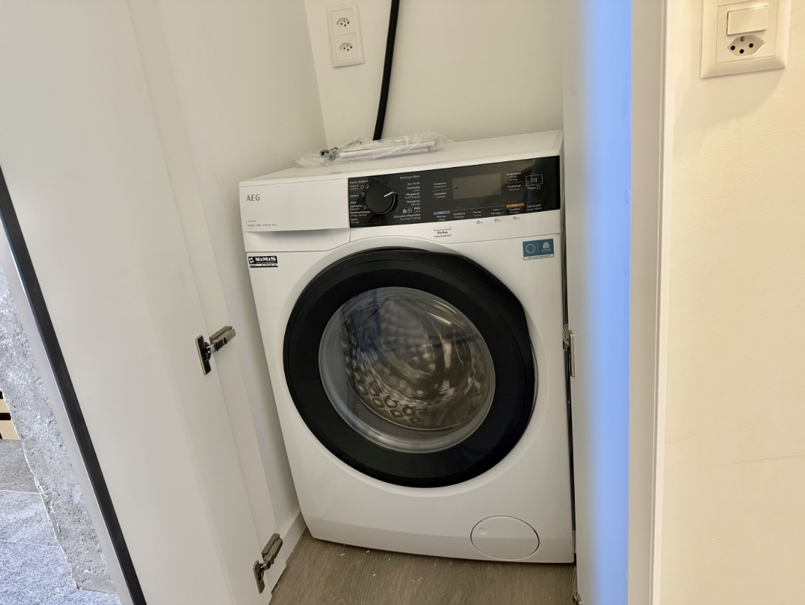 Hauswirtschafts-/Nischenbereich mit Waschmaschine