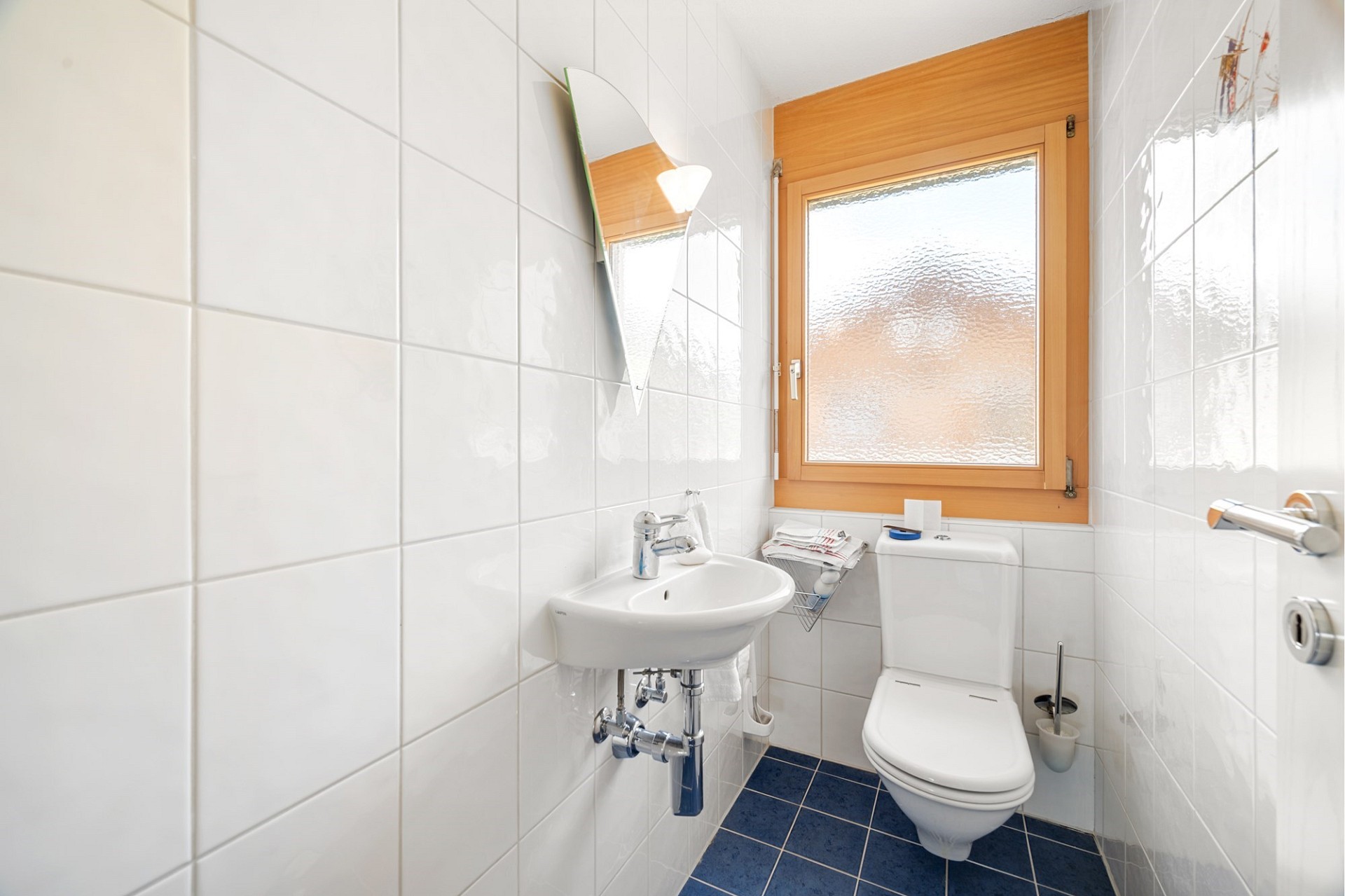 Gäste-WC mit Fenster