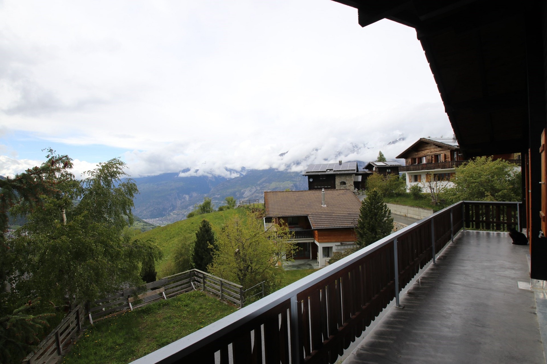 Balkon mit Bergblick