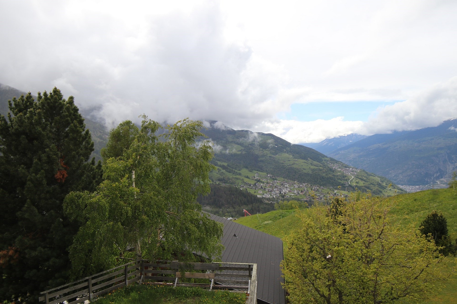 Alpenlandschaft mit Talblick
