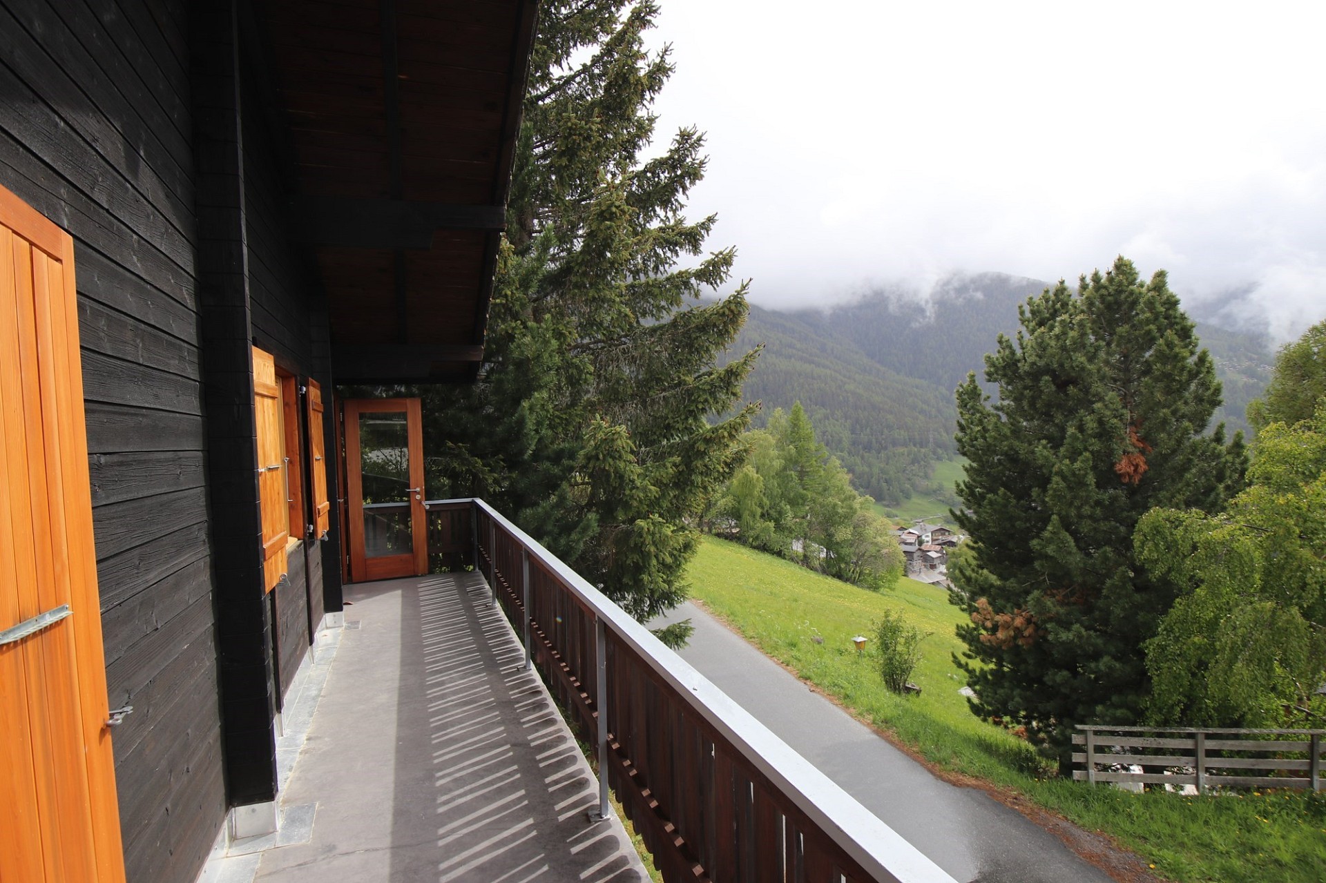 Balkon mit Bergblick