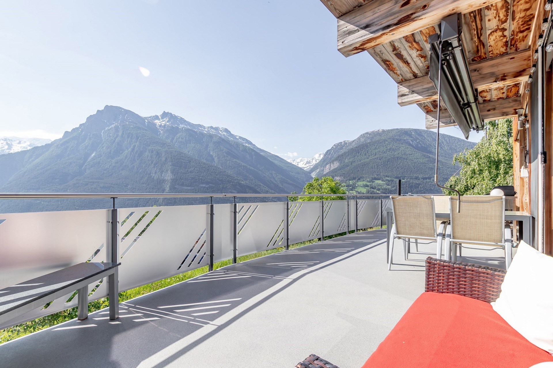 Balkon mit Alpenpanorama