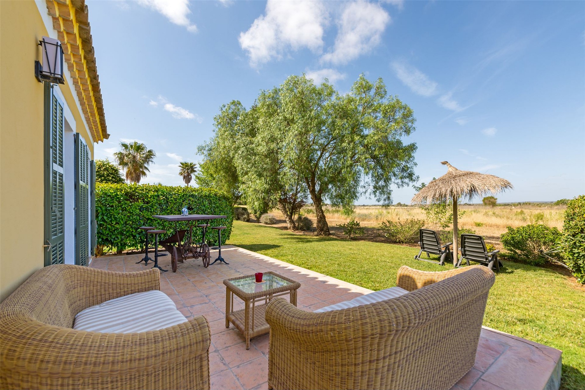 Terrasse mit Gartenblick