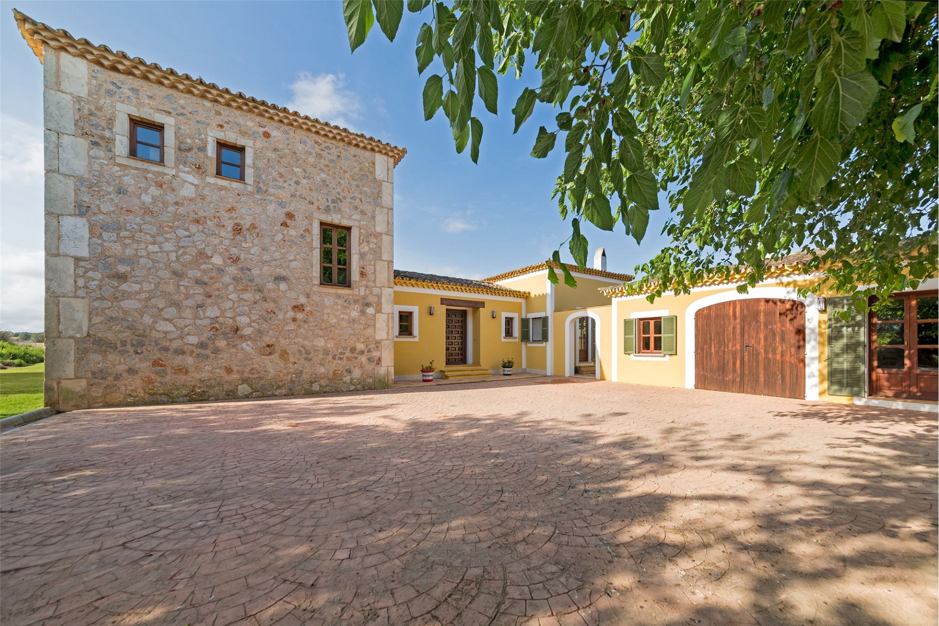 Mediterranes Landhaus mit Innenhof