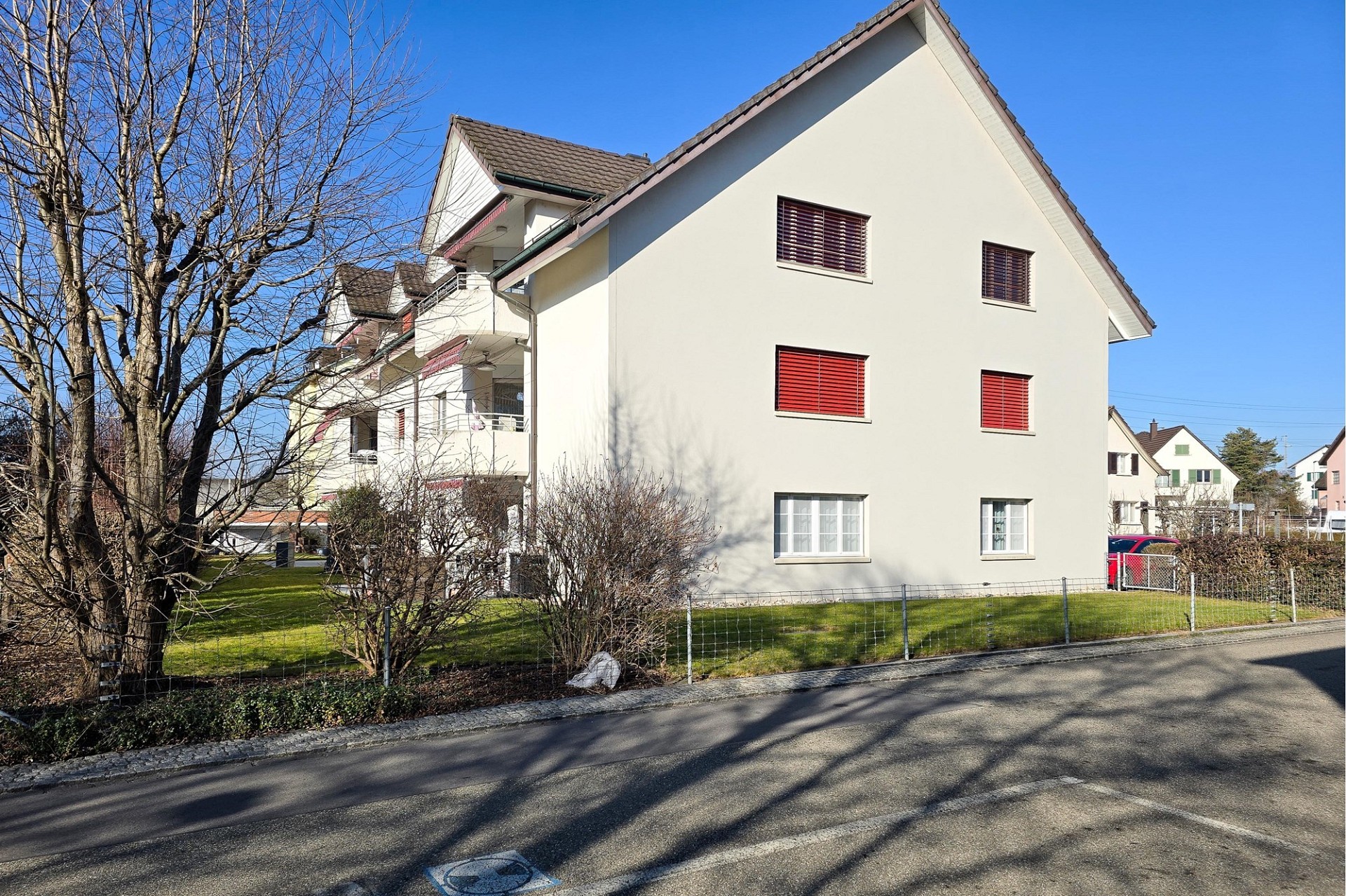 Mehrfamilienhaus mit Satteldach