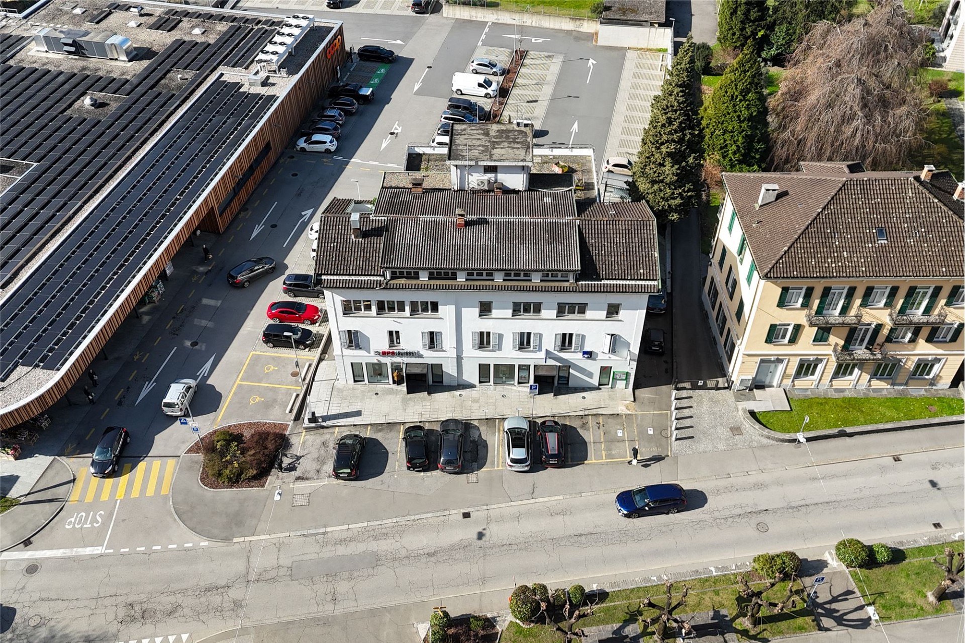 Luftaufnahme eines gemischt genutzten Stadtquartiers