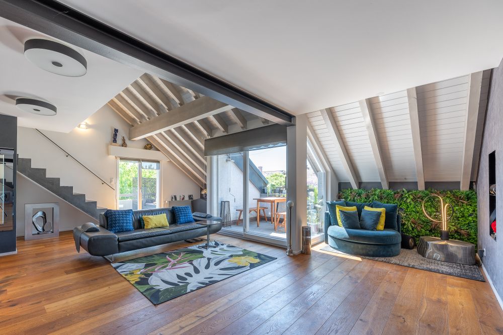 Moderne Dachgeschoss-Wohnung mit Galerie