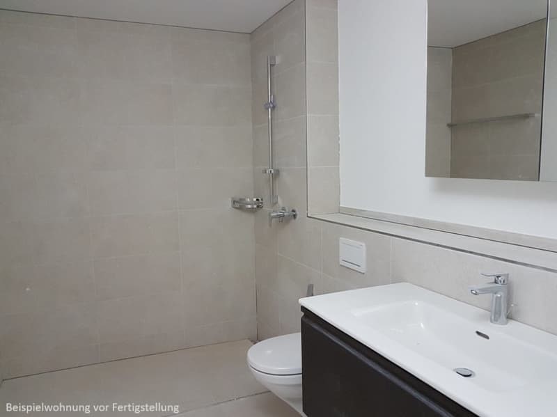 Modernes Badezimmer mit Waschtisch und Dusche