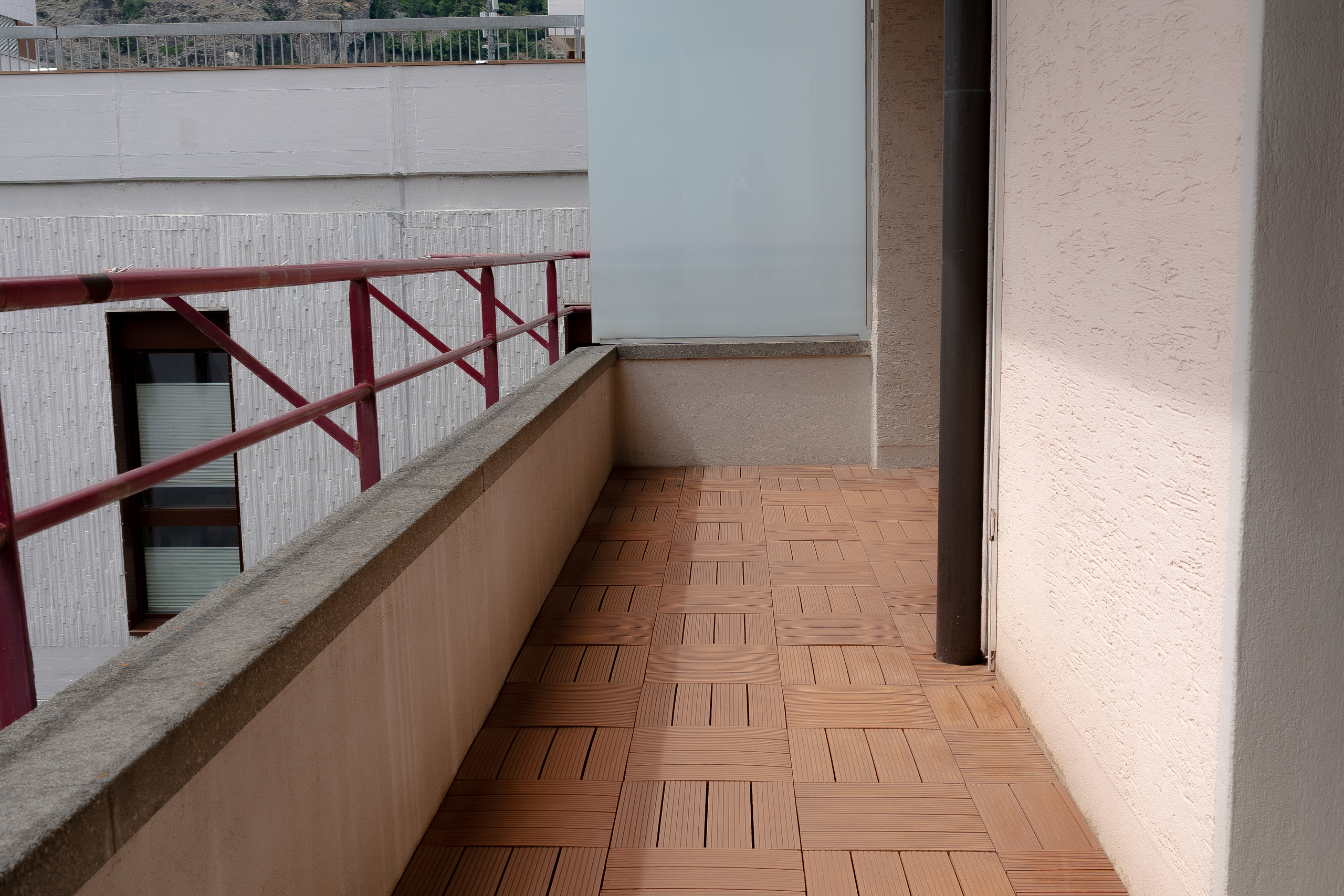Balkon mit Fliesenbelag
