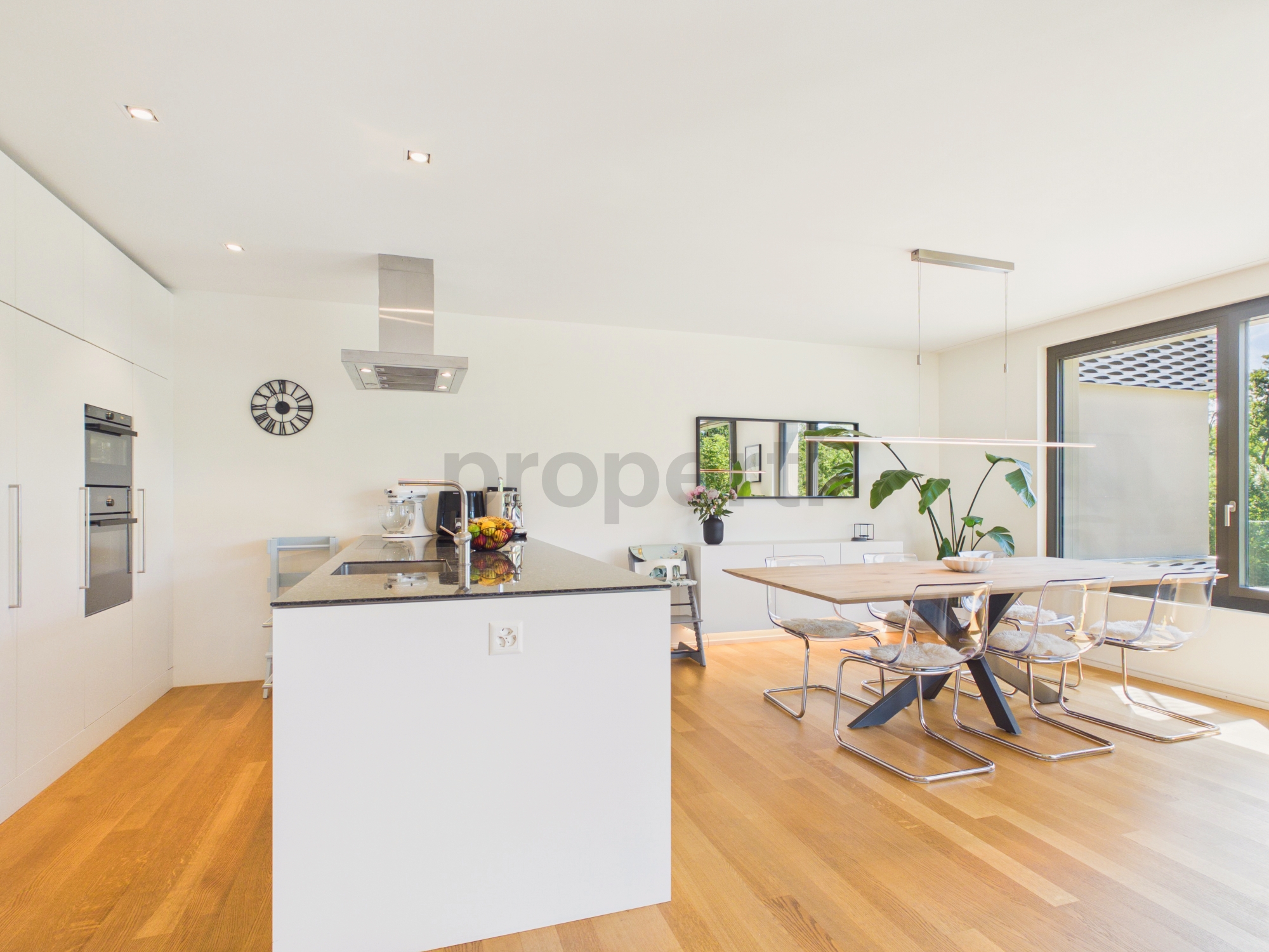 Modernes 4.5-Zimmer-Apartment mit Balkon, Allschwil – Allschwil
