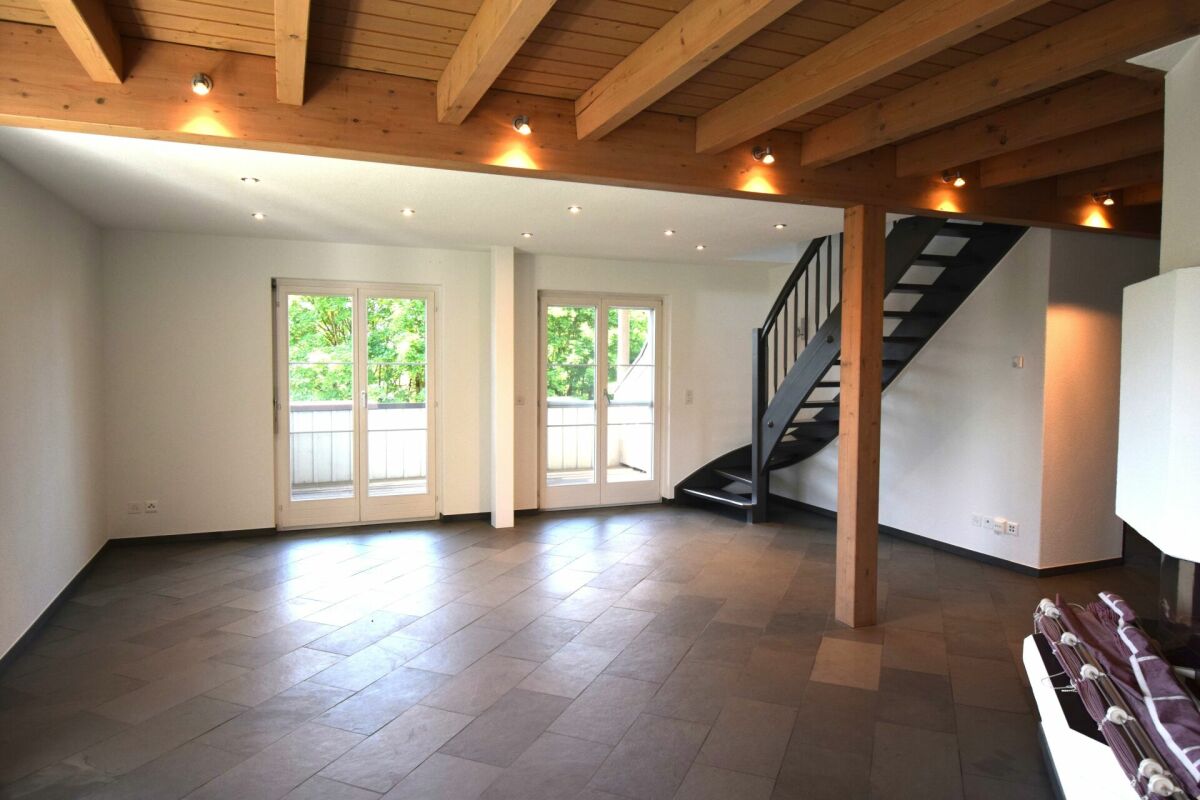 Neu Renovierte 31⁄2-4 Zimmer Maisonette-Wohnung im 2. OG mit Lift (Eigentumsstandard) – Pfyn