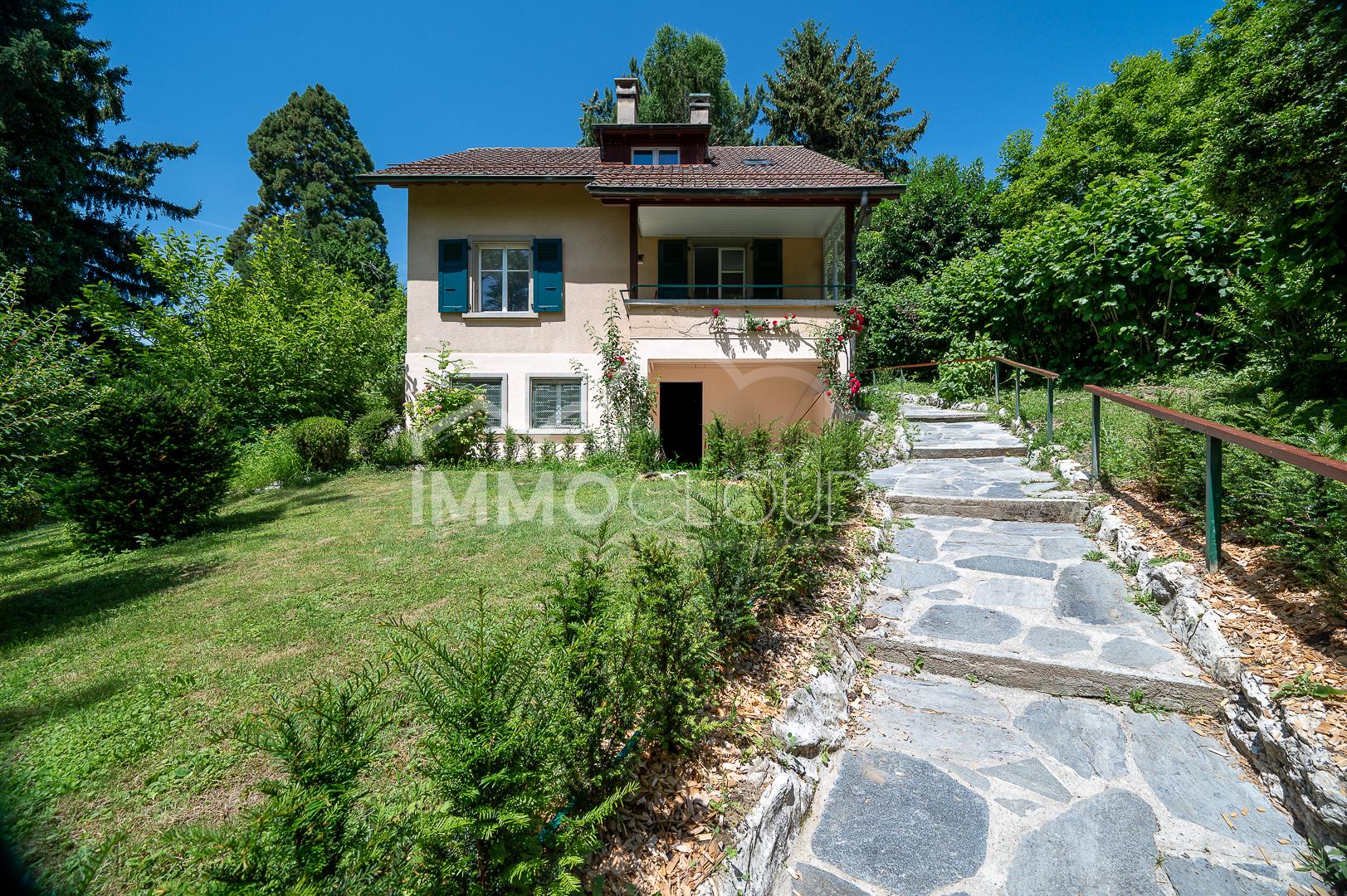 Haus mit Garten und Zugangstreppe