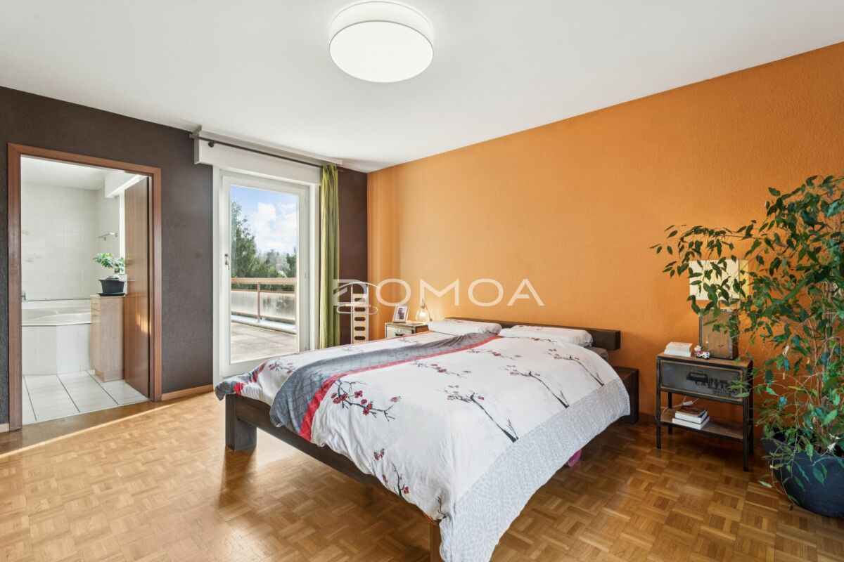 Schlafzimmer mit Balkonzugang