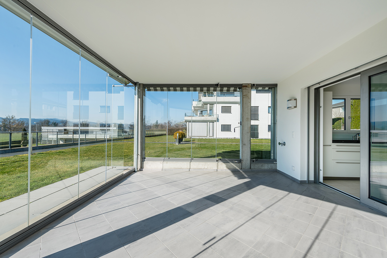 Verglaste Terrasse mit Panoramablick