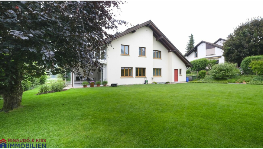 Einfamilienhaus mit großem Garten