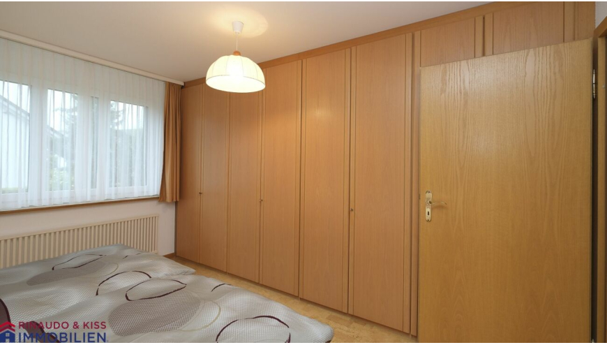 Schlafzimmer mit Einbauschrank