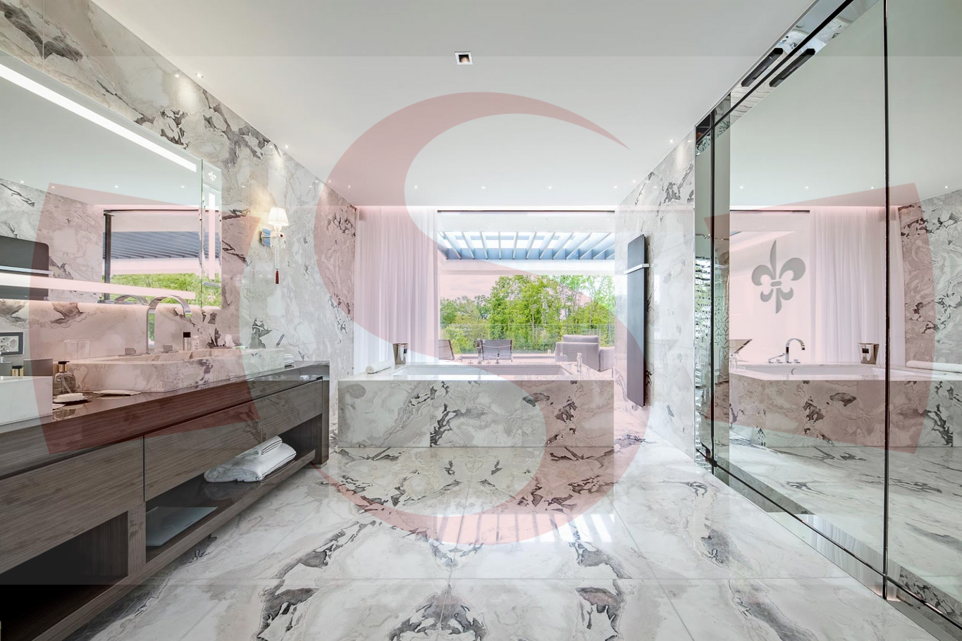 Luxuriöses Badezimmer mit Marmordesign und Gartenblick
