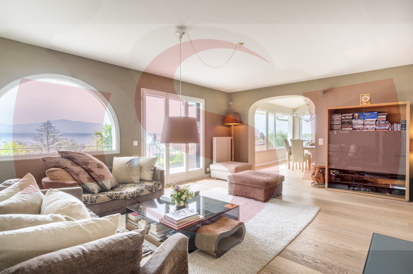 Helles Wohnzimmer mit Seeblick
