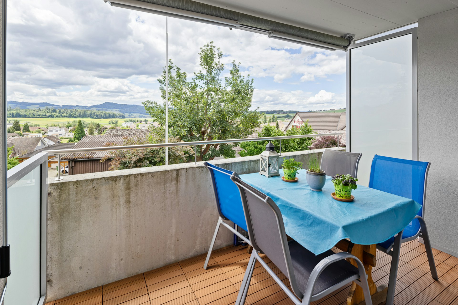 Balkon mit Ausblick ins Grüne