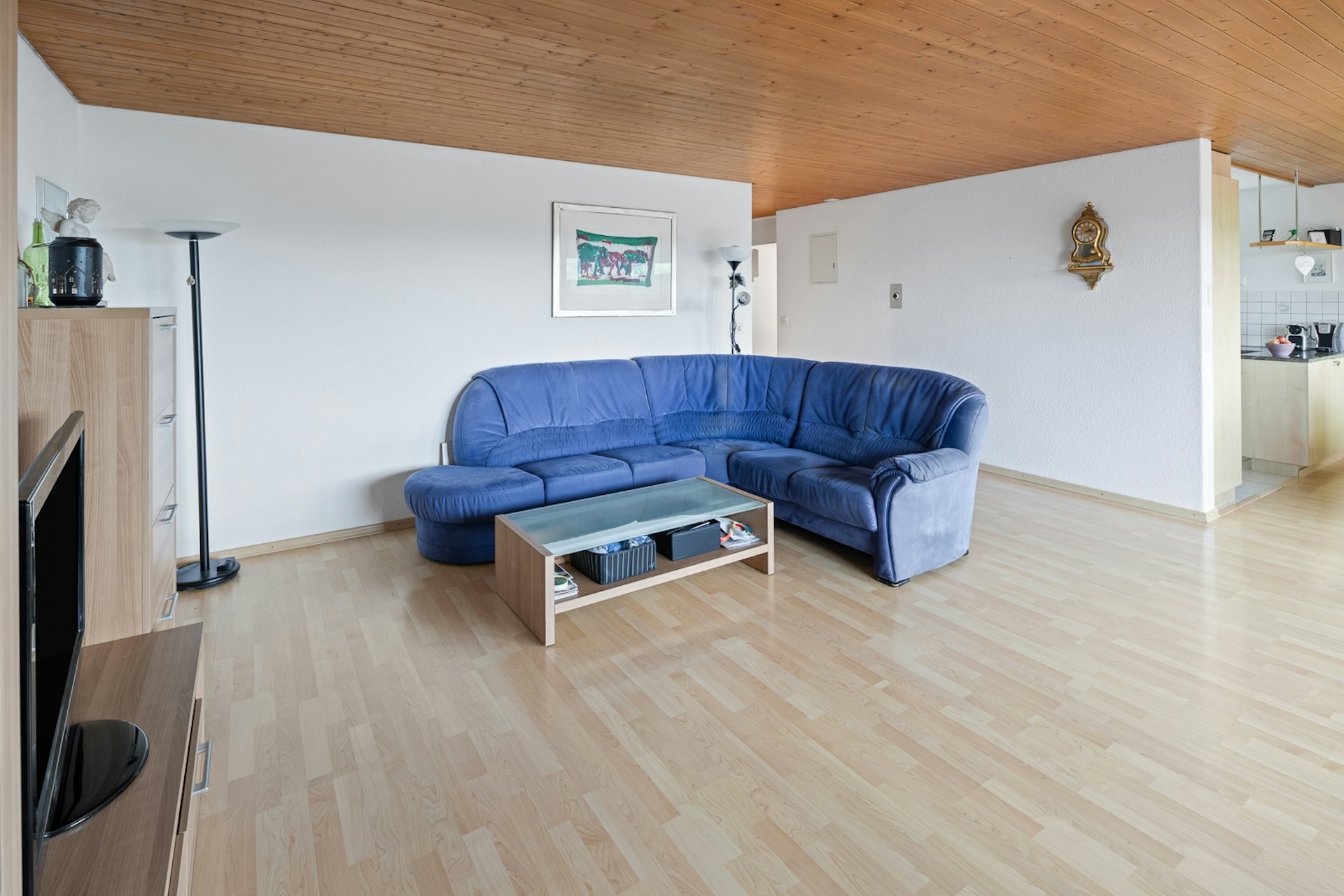 Wohnzimmer mit offener Küchenzone