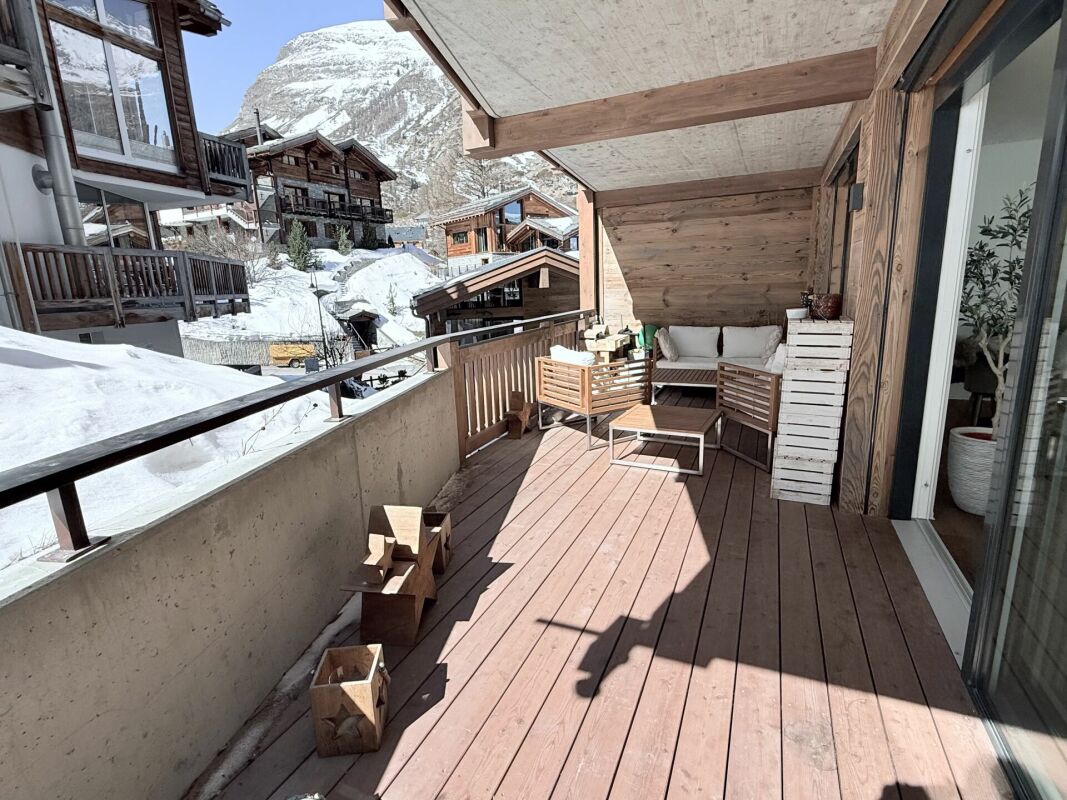 Alpenbalkon mit Sitzgruppe