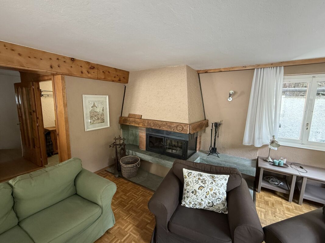 Gemütliches Wohnzimmer mit Kamin