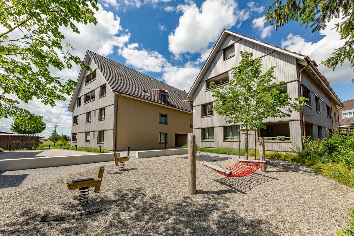 Wohnanlage mit Spielplatz und Außenbereich