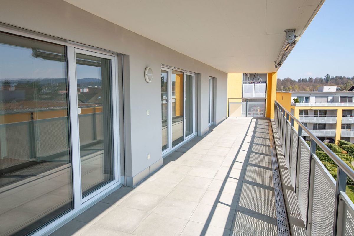 Balkon mit Blick ins Freie