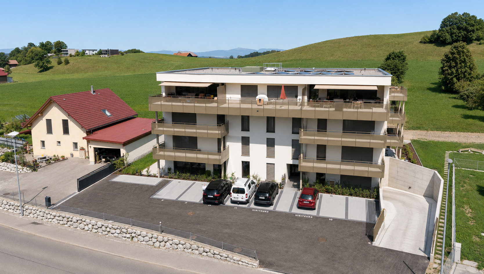 Moderne Wohnanlage in Hanglage