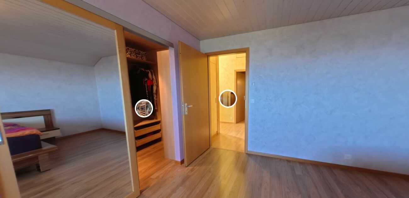 Schlafzimmer mit begehbarem Kleiderschrank