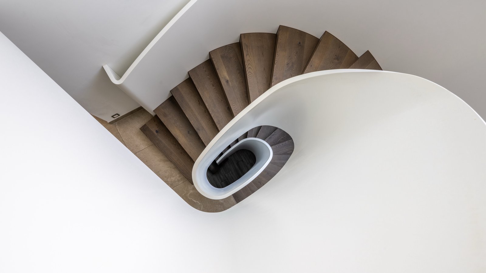 Treppenhaus mit Wendeltreppe