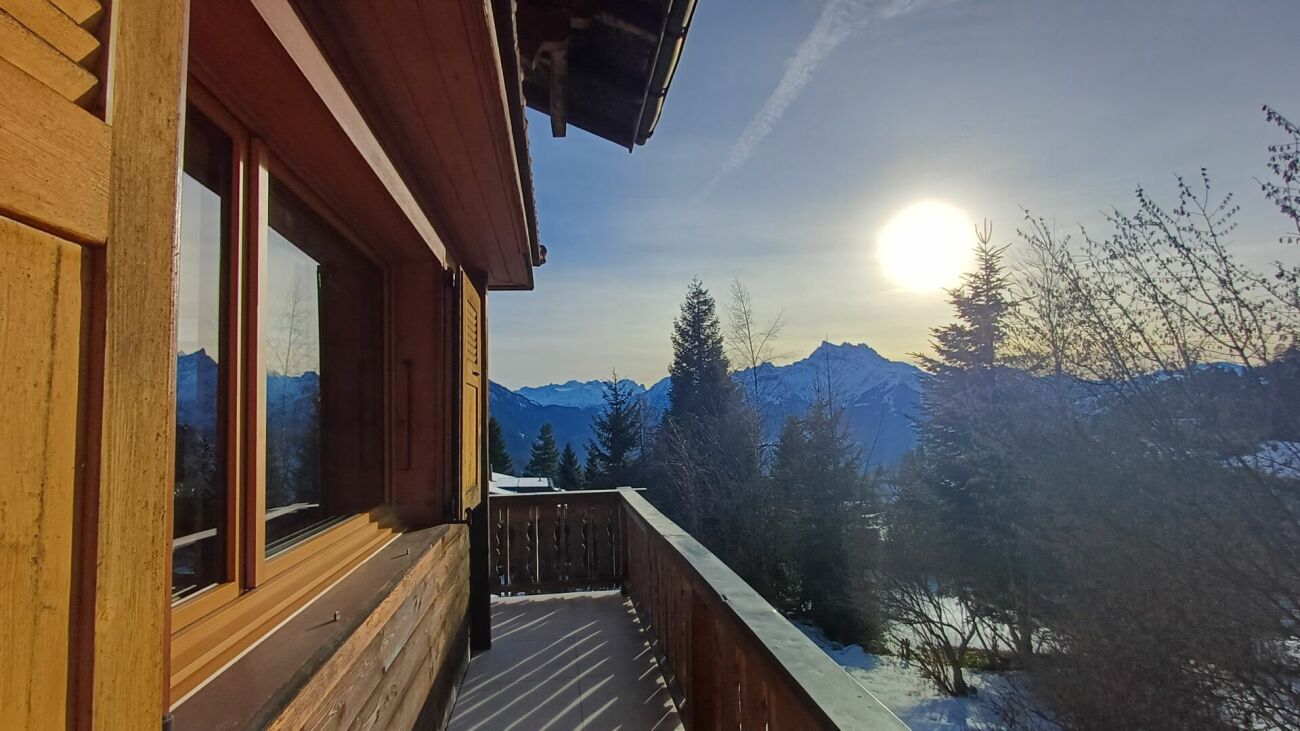 Balkon mit Bergblick