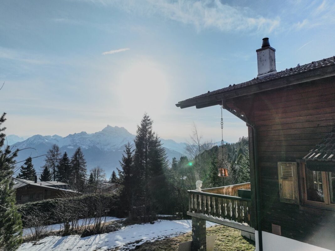 Alpenhaus mit Bergblick und Terrasse