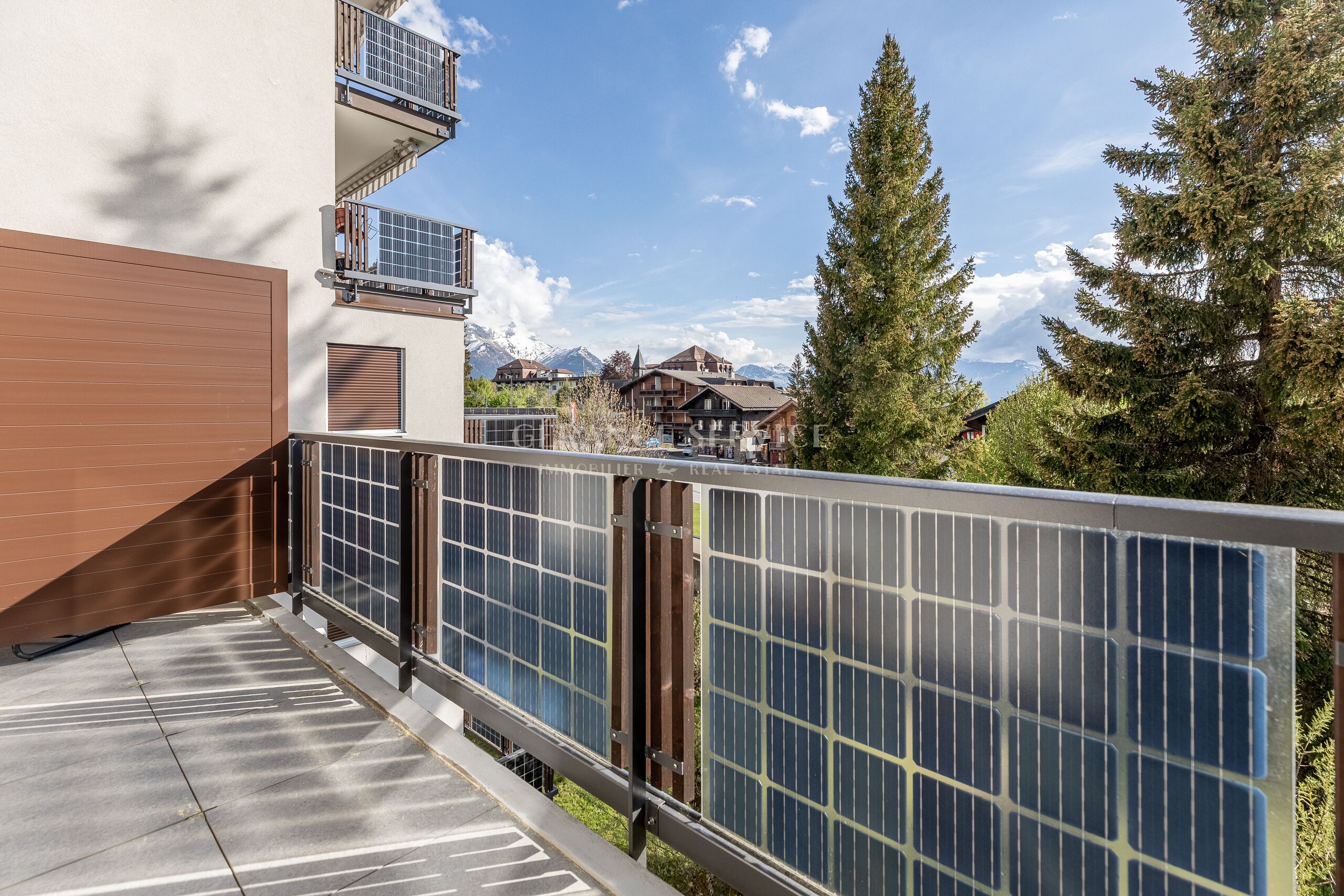 Balkon mit Bergblick
