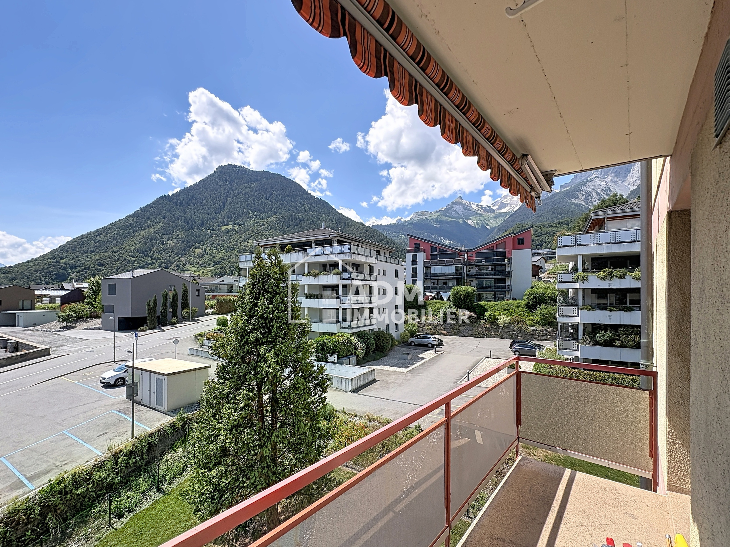 Balkon mit Bergblick