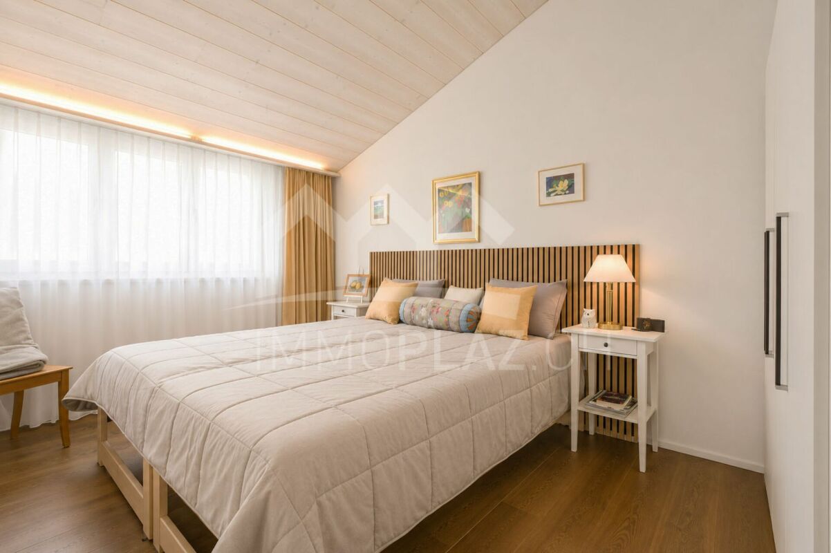 Schlafzimmer mit Dachschräge