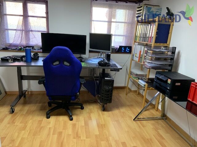 Büro- bzw. Arbeitszimmer mit Computerausstattung