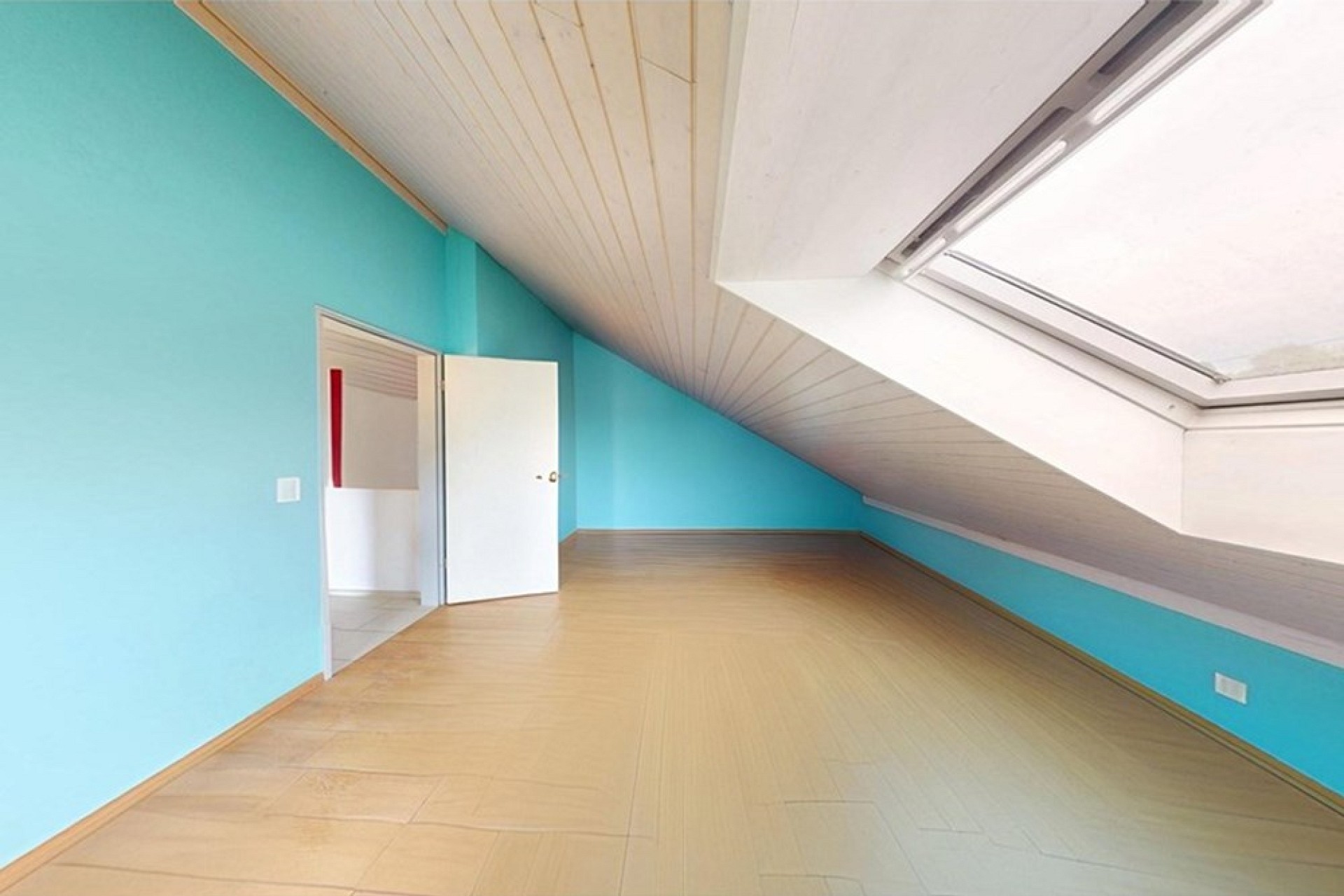 Dachzimmer mit Dachfenster