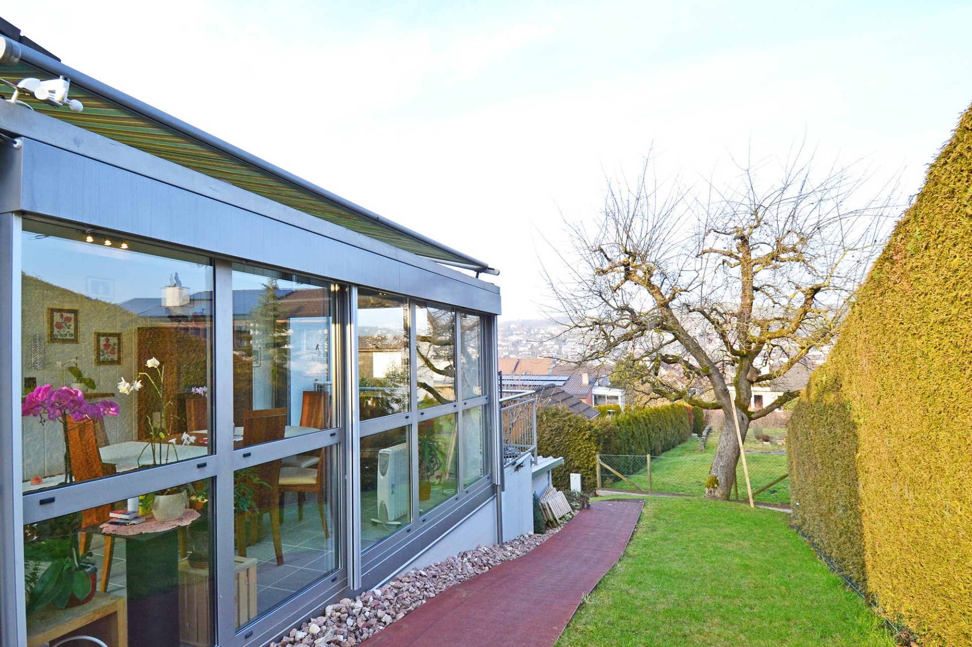 Wintergarten mit Gartenblick