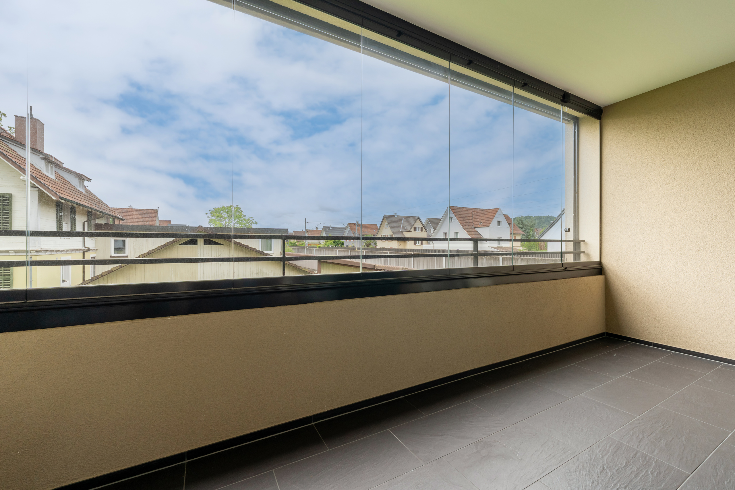 Überdachter Balkon mit Weitblick