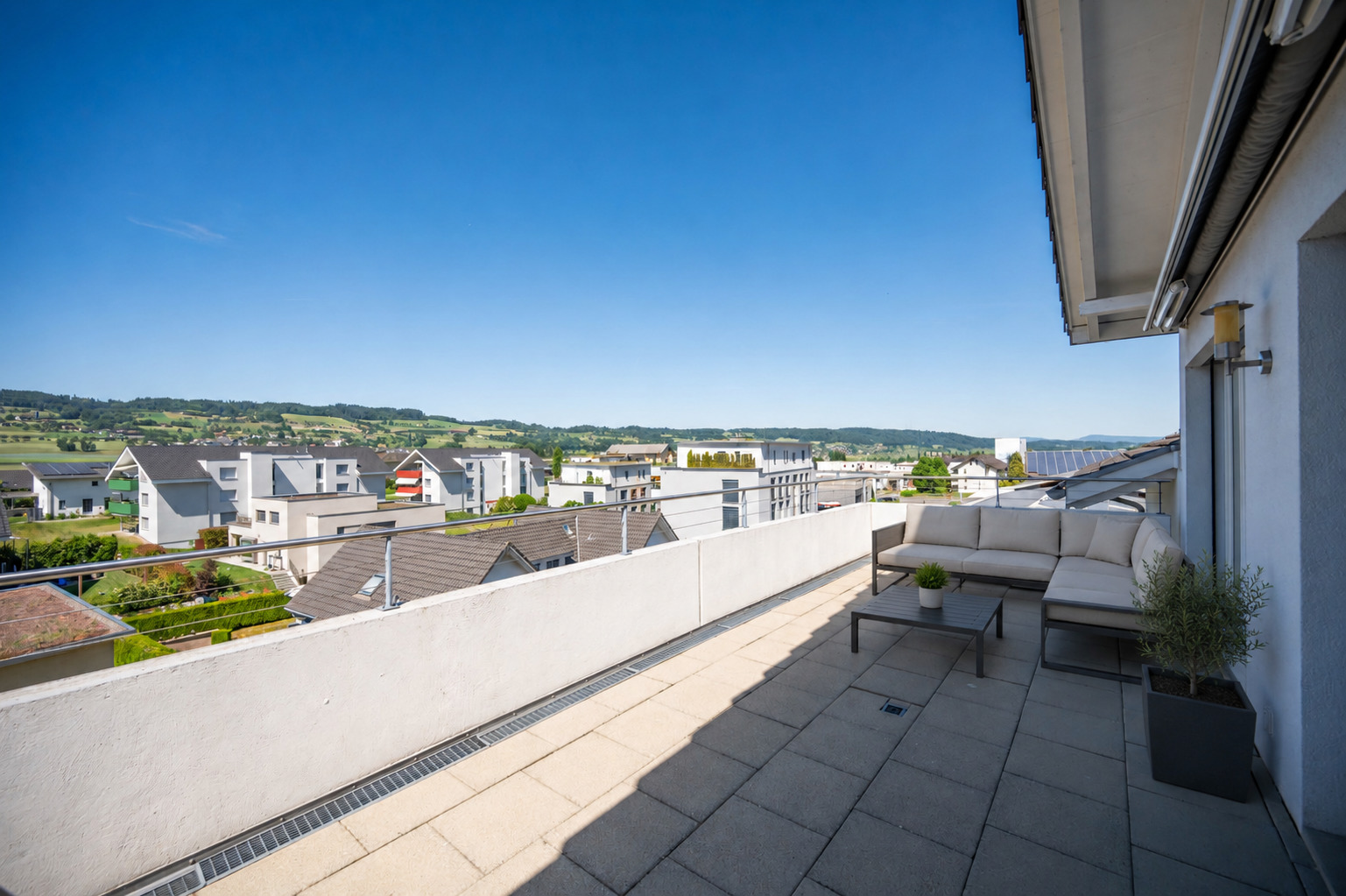 Dachterrasse mit Sitzgruppe und Weitblick