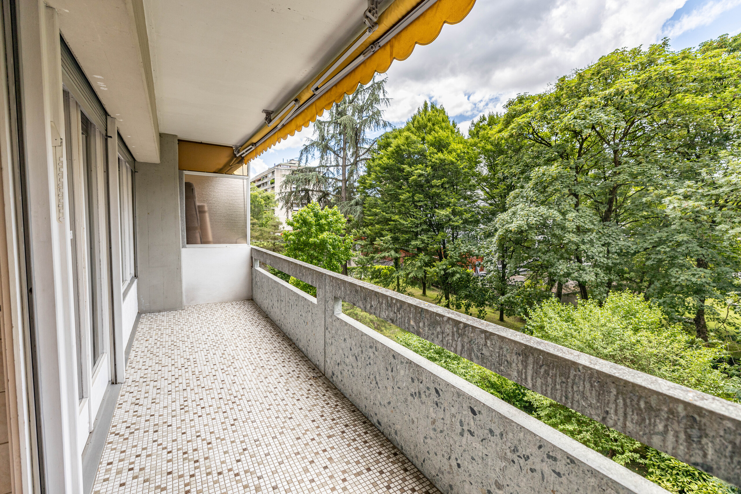 Balkon mit Blick ins Grüne