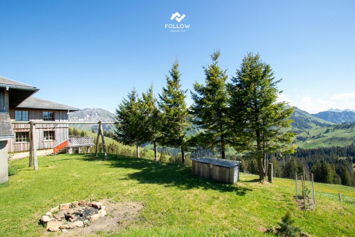Alpenhaus mit großzügigem Garten und Bergblick