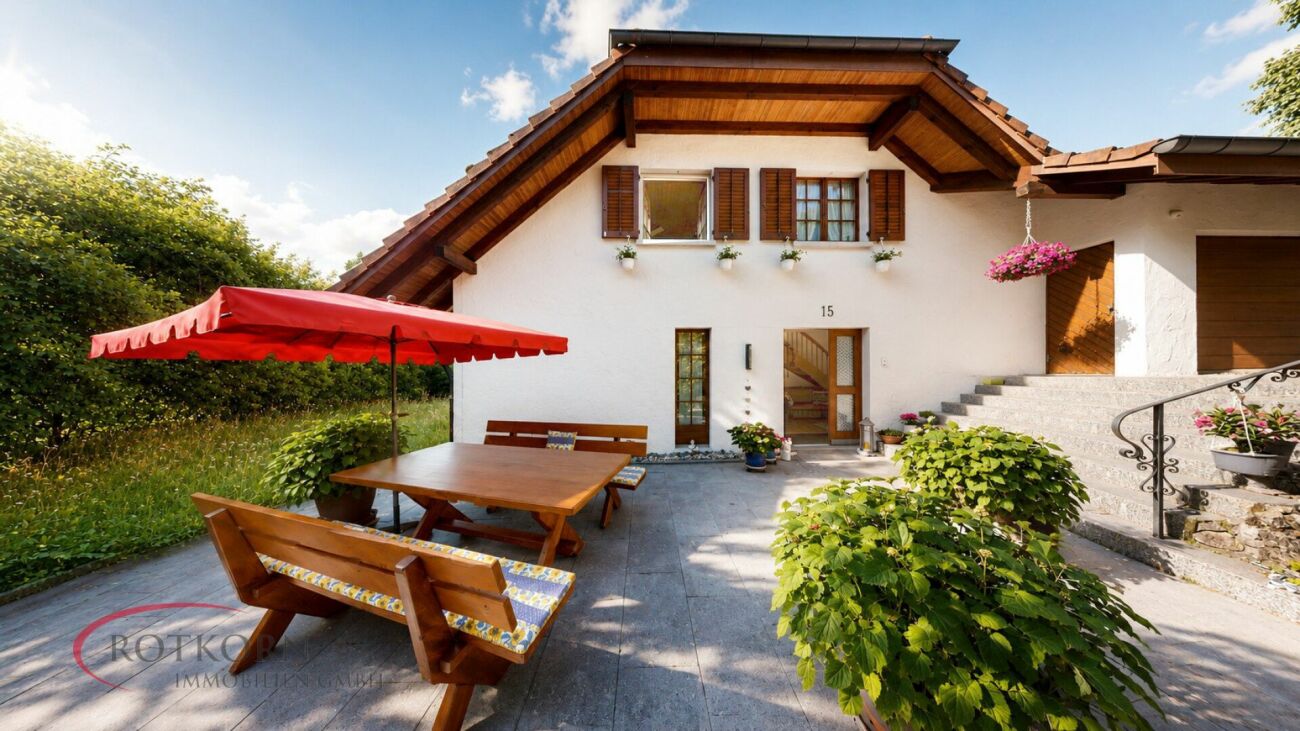 Einfamilienhaus mit Terrasse und Gartenmöbeln